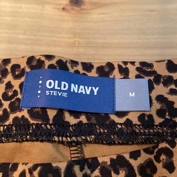 NWOT OLD NAVY Leopard print Stevie pointe pants - Picture 3 of 4